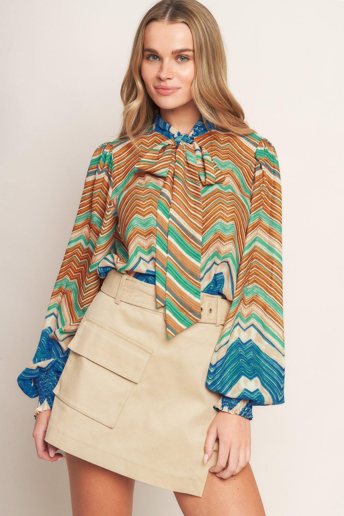 PICKING DAISIES WOVEN TOP