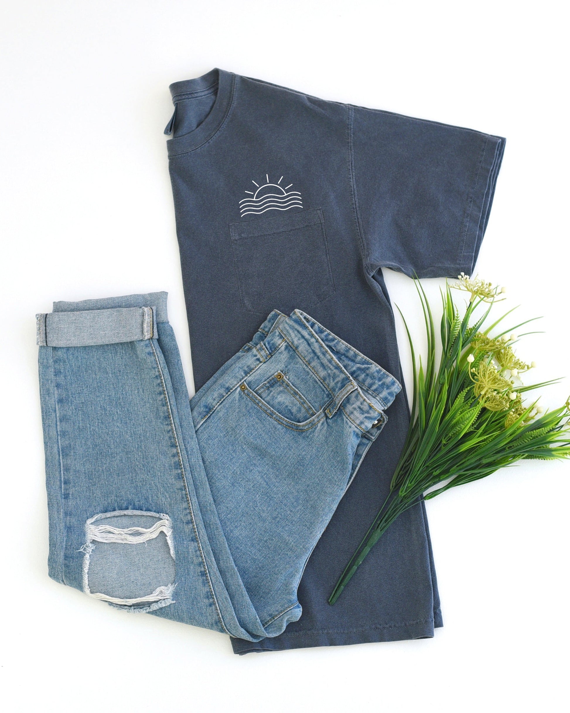Sun & Wave Lake Beach Comfort Colors Pocket T-Shirt – Nature Camping Plant Graphic Tee