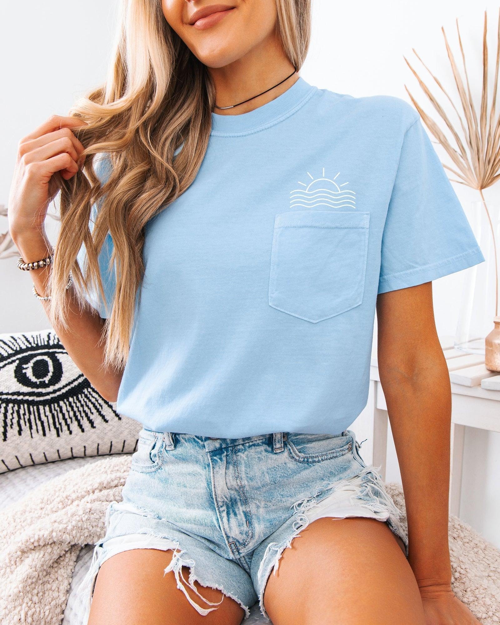 Sun & Wave Lake Beach Comfort Colors Pocket T-Shirt – Nature Camping Plant Graphic Tee